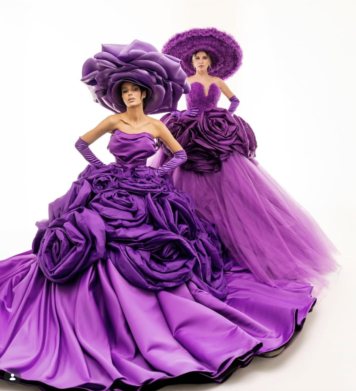 Modelos de Divine Star Couture con atuendos morados